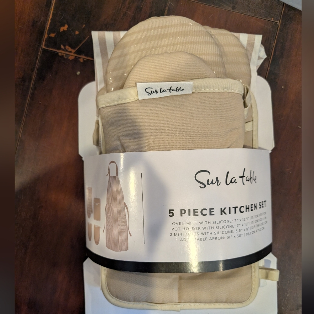 Sur La Table 5pc kitchen textile set; apron, oven mit, pot holder, mini mit